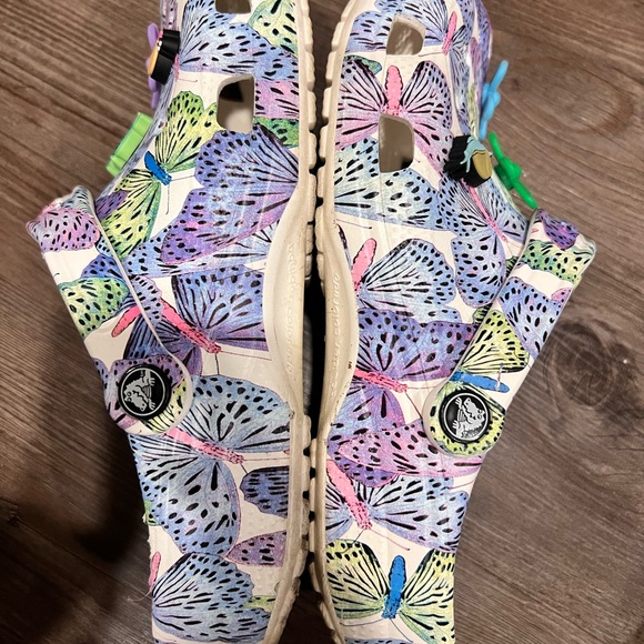 Butterfly Crocs - Picture 6 of 7